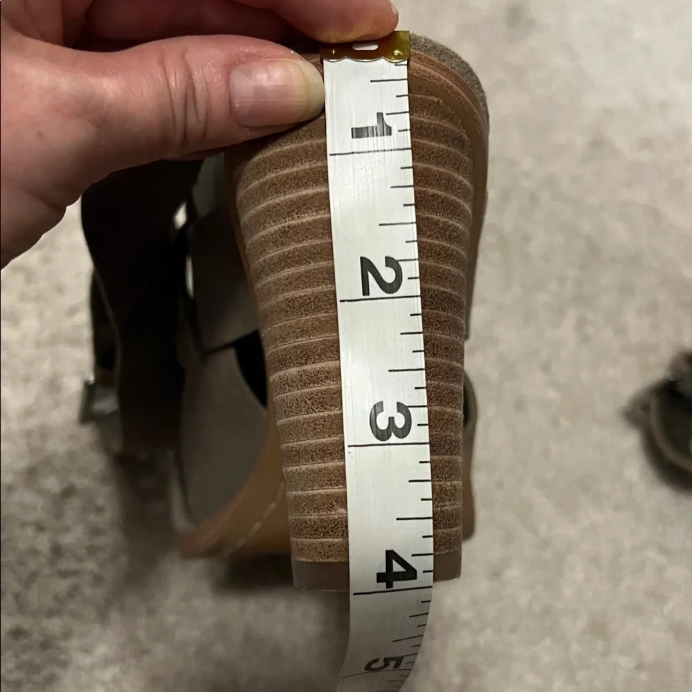Marc Fisher LTD Valen Sandal TAUPE SUEDE size 6 - Picture 15 of 16